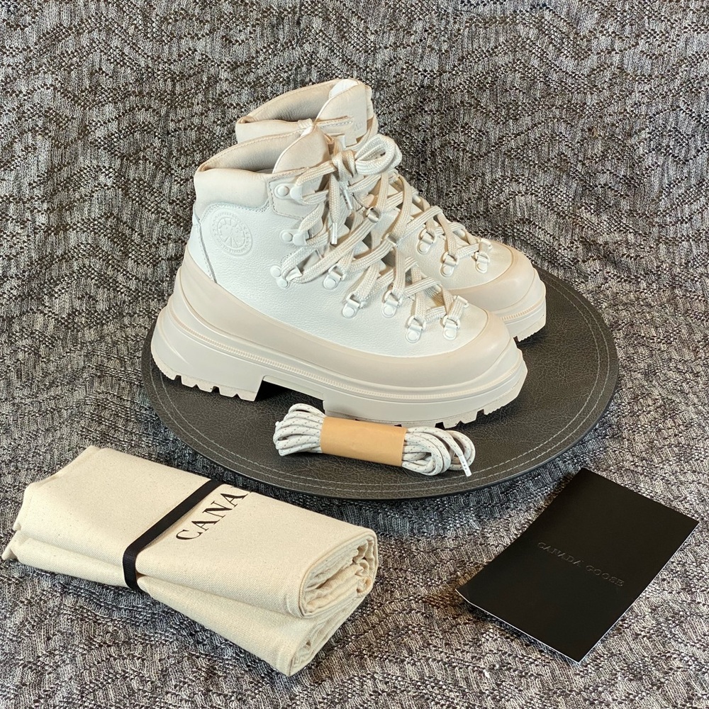 Canada Goose Journey Boot Women's 7 White